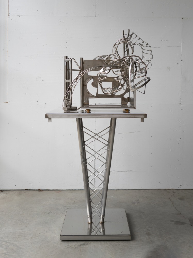 Untitled (FS2023.080)

2023

Stainless steel and acrylic

82 x 40 x 42 inches

208.3 x 101.6 x 106.7cm