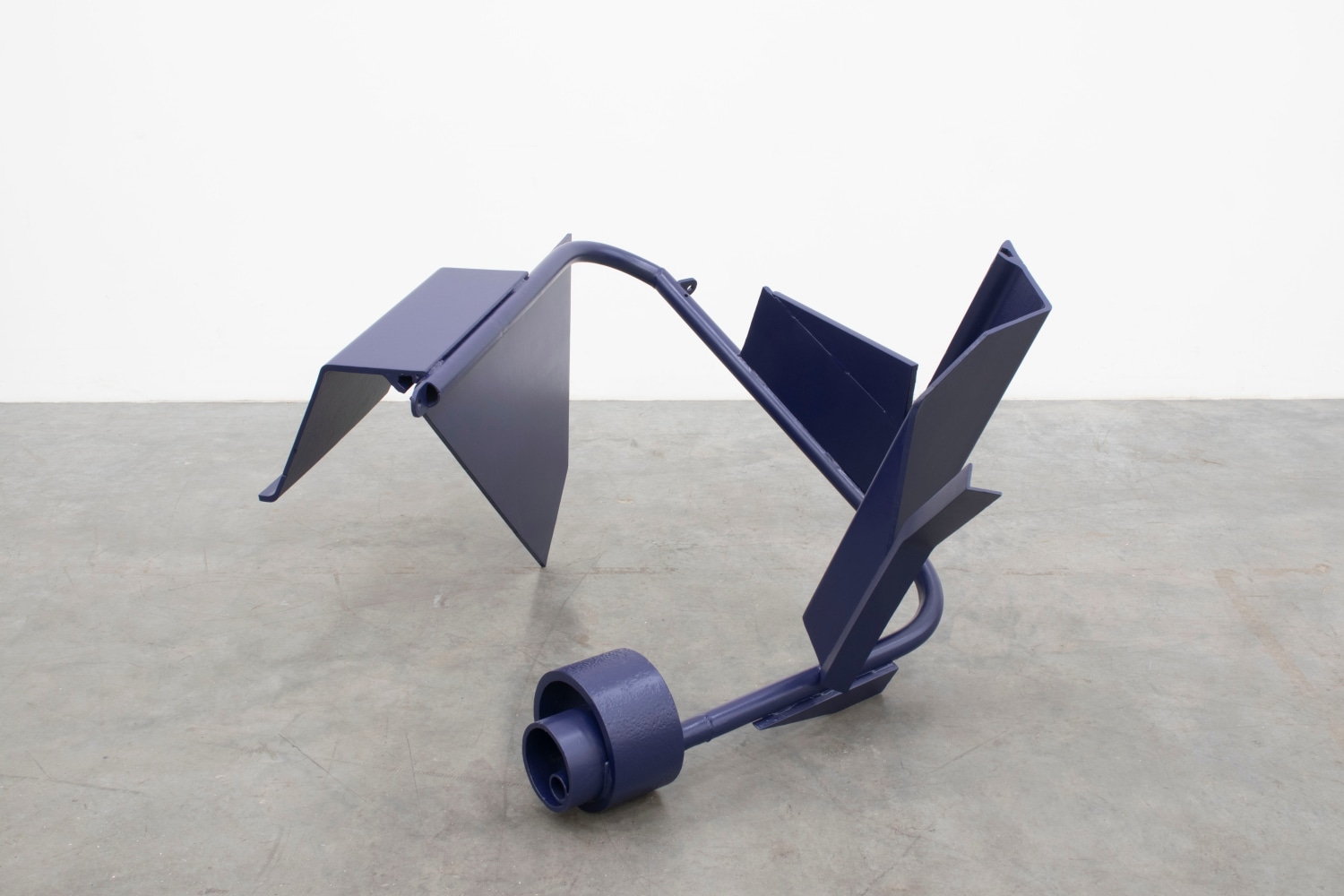 ANTHONY CARO (1924-2013)

Roll Back

1972

Steel painted blue

34 x 62 x 58 inches
86.4 x 157.5 x 147.3 cm
