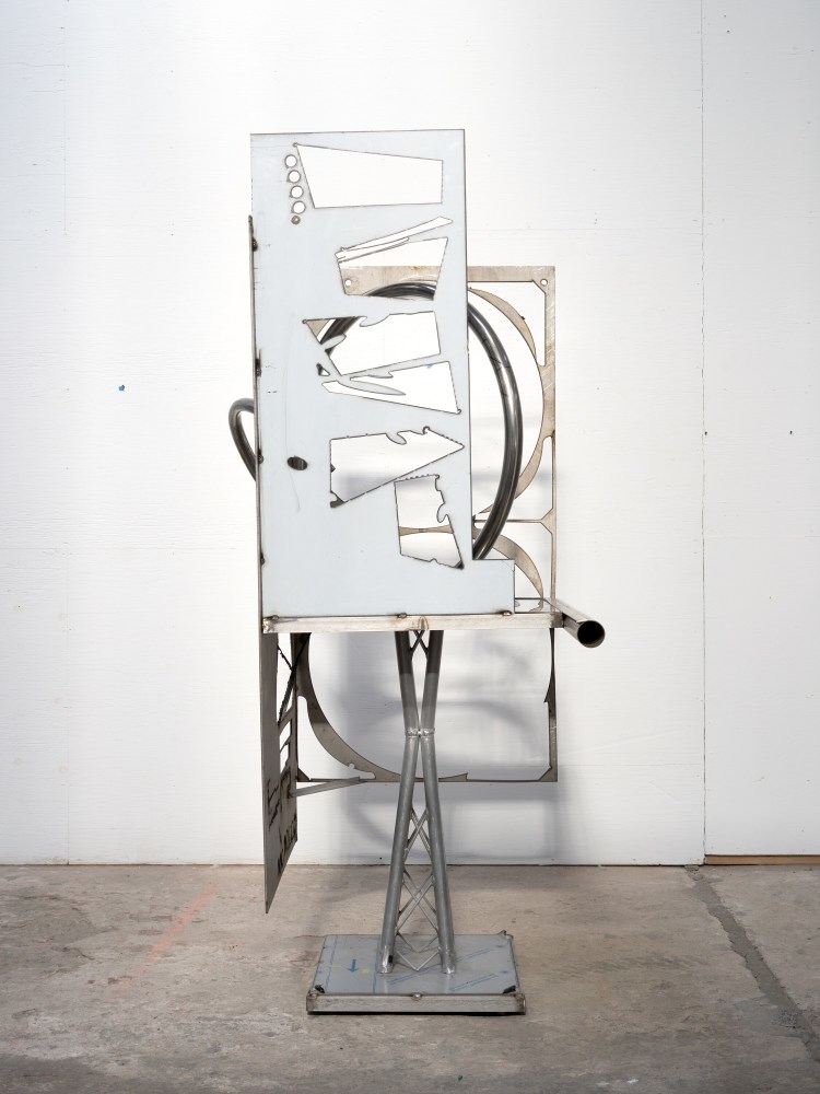 Untitled (FS2024.003)

2024

Stainless steel and aluminum

90 1/4 x 48 x 41 inches

229.2 x 121.9 x 104.1cm
