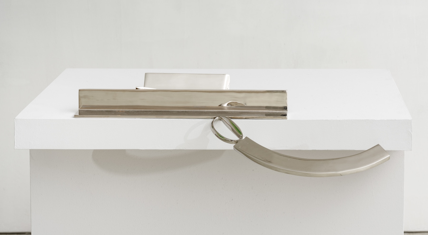 ANTHONY CARO (1924-2013)

Table Piece XLVIII

1968

Steel, chromed

6 x 13 1/2 x 25 inches
15.2 x 34.3 x 63.5 cm