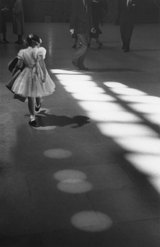 Louis Stettner
Penn Station, Girl Playing in Circles, 1954
black and white photograph
19.69 x&amp;nbsp;15.75 inches
(50 x 40 cm)
(Inv. No. 8442)

$8,500