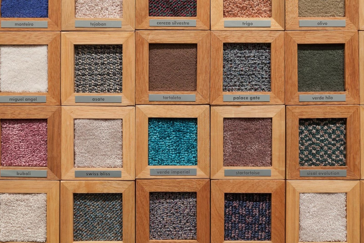 espectro, 1993 - 2011

carpet, wood, engraved metal plate

variable dimensions

&amp;nbsp;