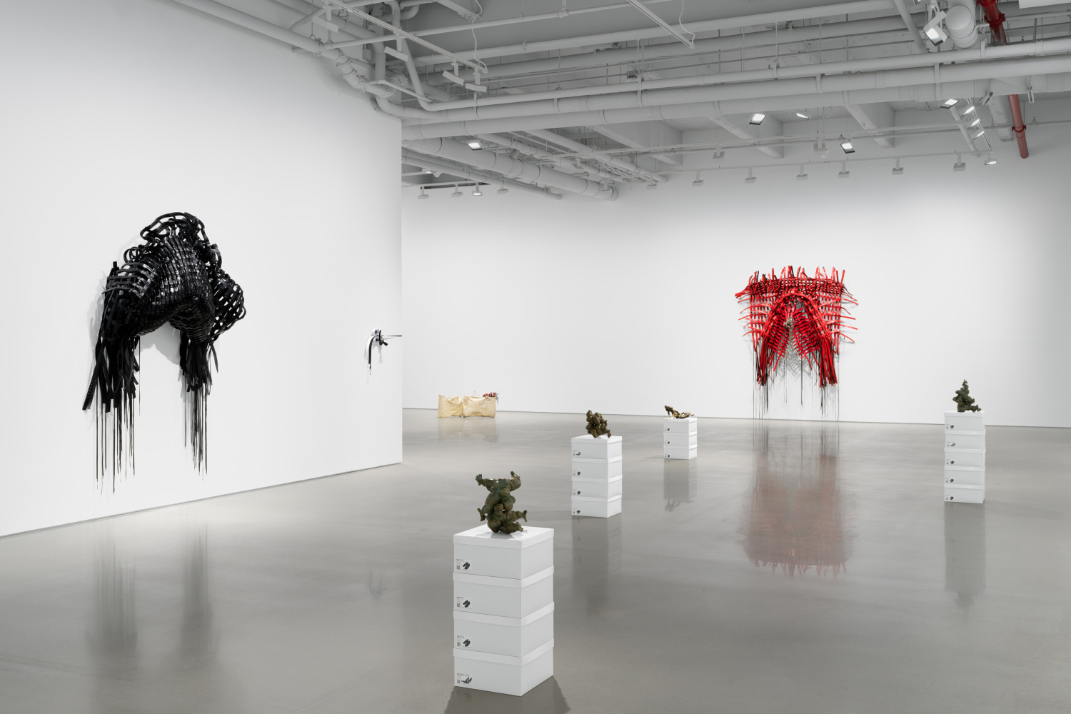 Vista de instalaci&amp;oacute;n de New Lexicons for Embodiment, kurimanzutto, Nuevo York, 2023