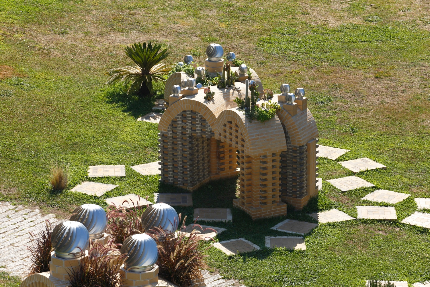 an opaque wind park in six folds, 2016

clay, bricks, mortar, aluminum turbine vents, steel, soil, stone, cork, various plants

site-specific installation, sonae | serralves commission

installation view, serralves museum of contemporary art, porto, portugal, 2016
photo: filipe braga, 2016