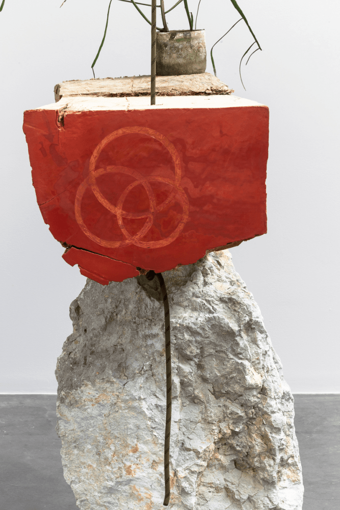 esculturas pendientes, kurimanzutto, ciudad de m&amp;eacute;xico, 2019