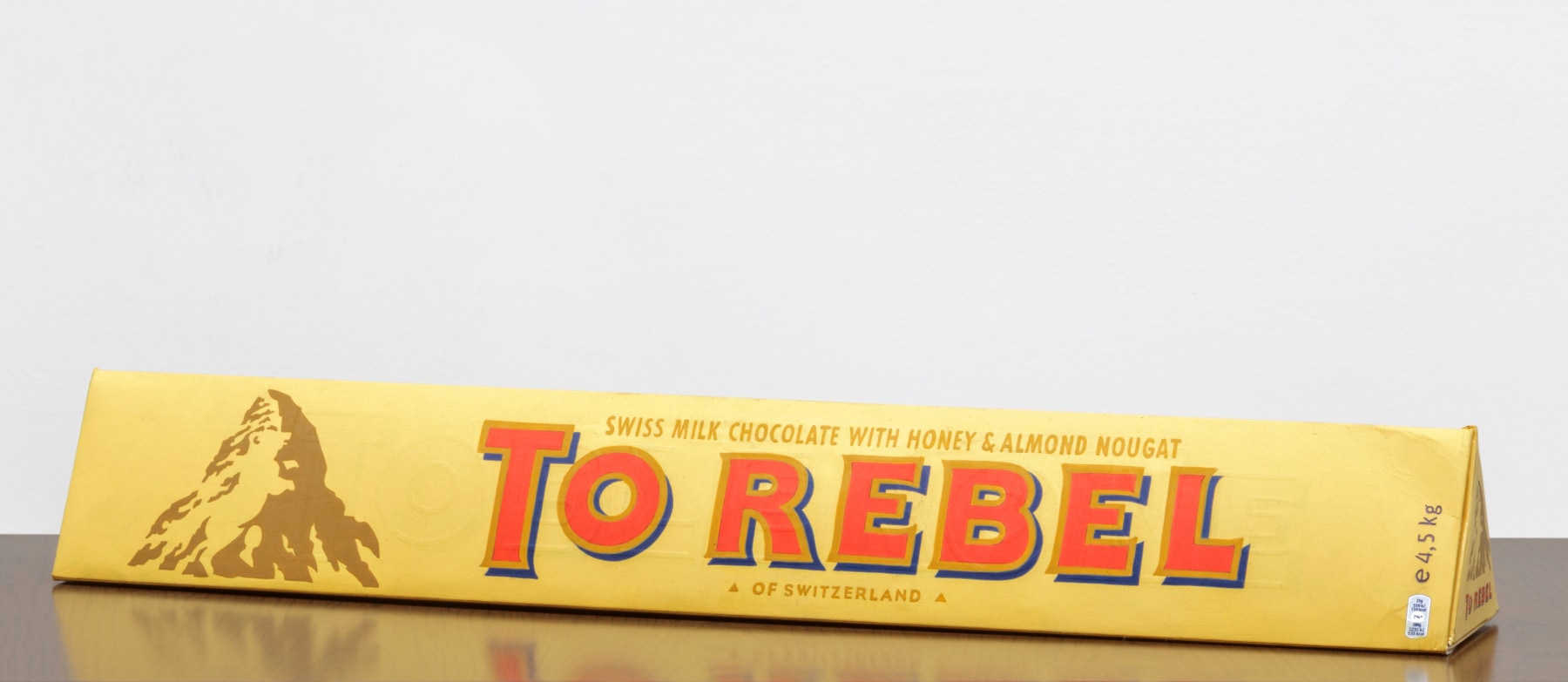 to rebel, 2015

caja de cart&amp;oacute;n&amp;nbsp;

12 x 78.5 x 12 cm

&amp;nbsp;