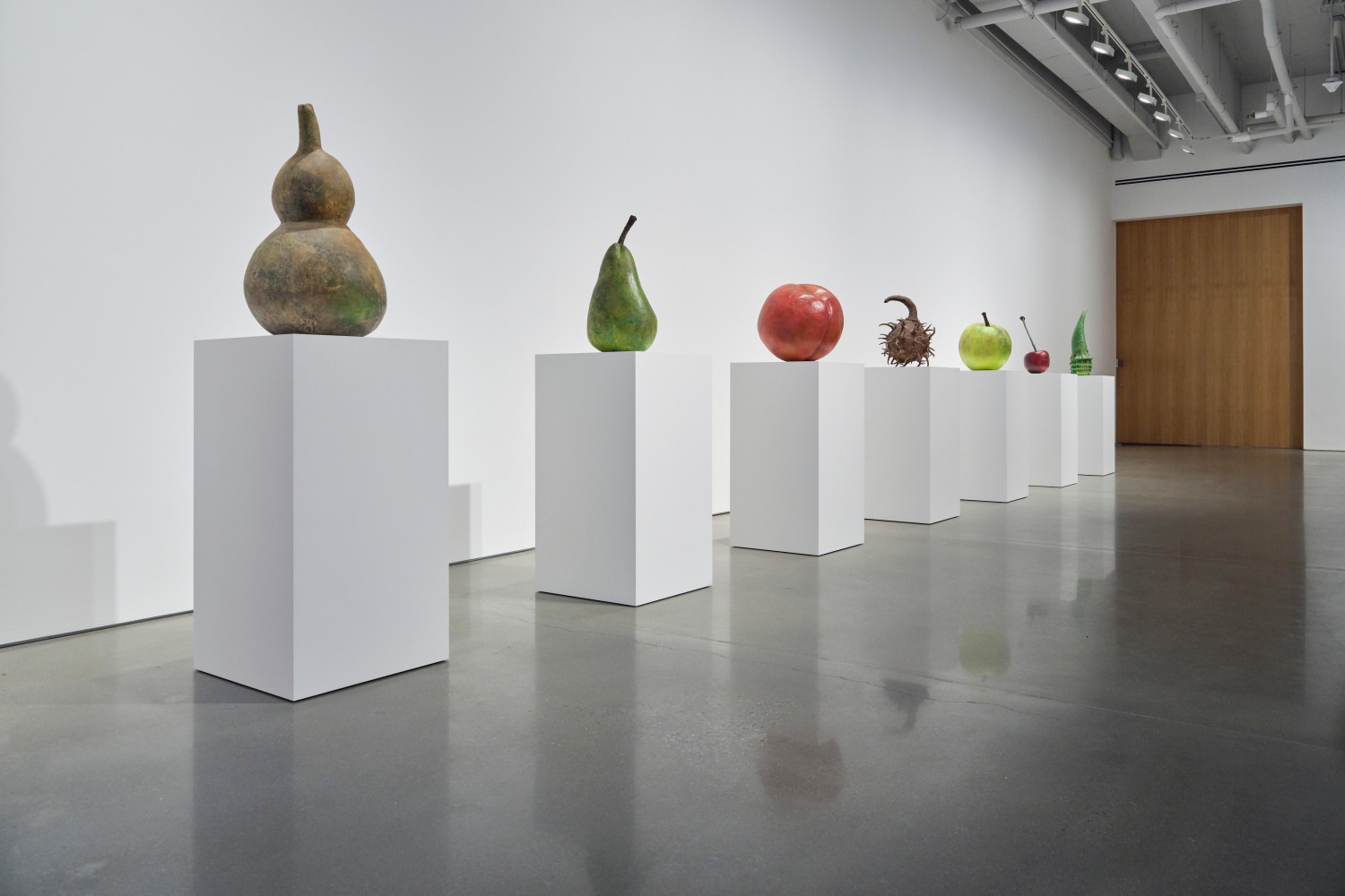 vista de instalaci&amp;oacute;n&amp;nbsp;ming fay: midnite porridge, kurimanzutto nueva york, 2025. foto: zach hyman