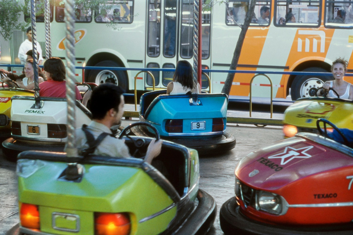 dodgem, 2002
documentaci&amp;oacute;n de una intervenci&amp;oacute;n p&amp;uacute;blica en donde la artista coloca etiquetas de&amp;nbsp; compa&amp;ntilde;&amp;iacute;as petroleras en los go-cars de una feria infantil de la ciudad de m&amp;eacute;xico

&amp;nbsp;

&amp;nbsp;


&amp;nbsp;

&amp;nbsp;
