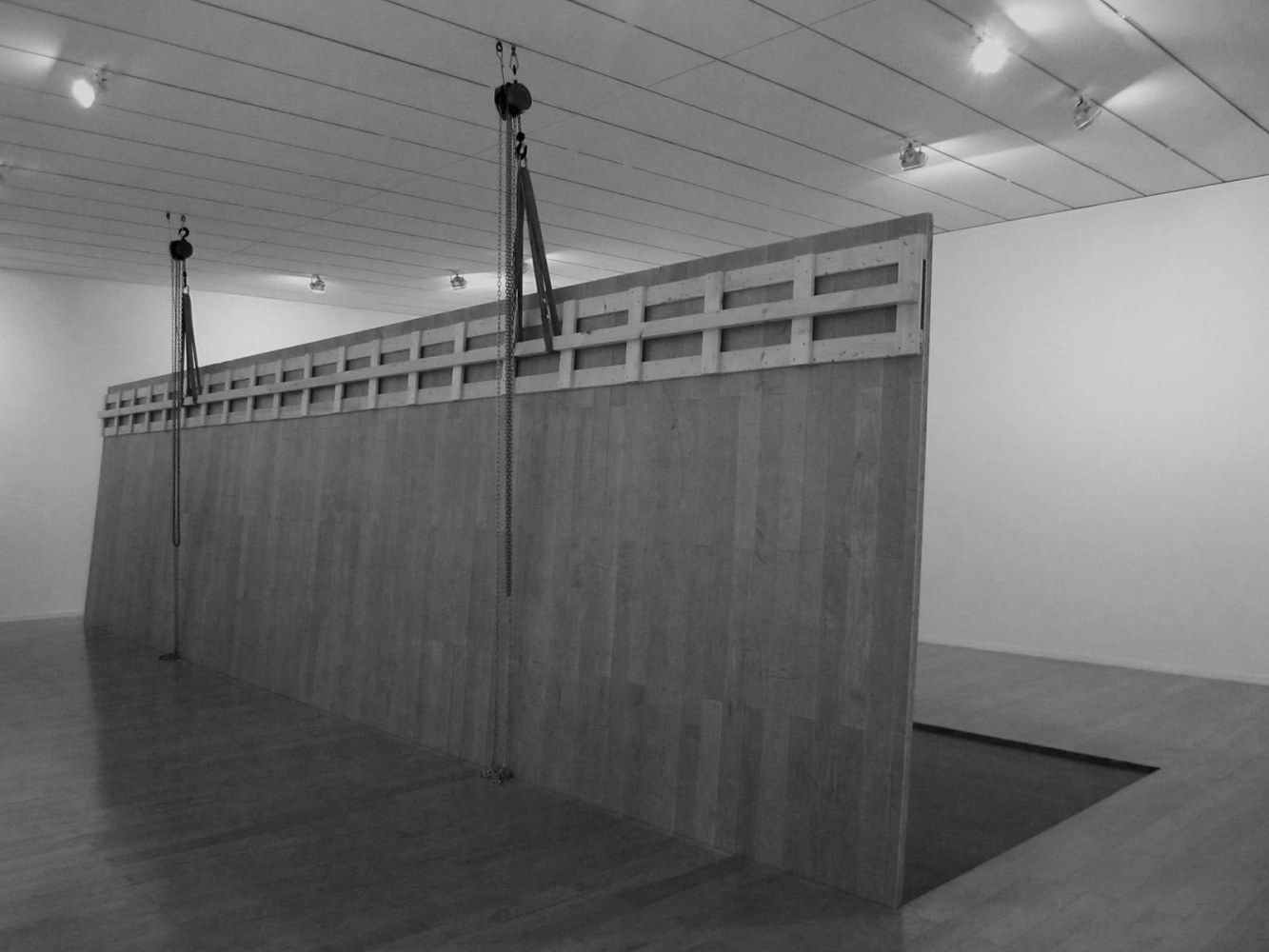 untitled (el d&amp;iacute;a como hueco en la mitad de la noche), 2011

wood floor

variable dimensions&amp;nbsp;

&amp;nbsp;

&amp;nbsp;