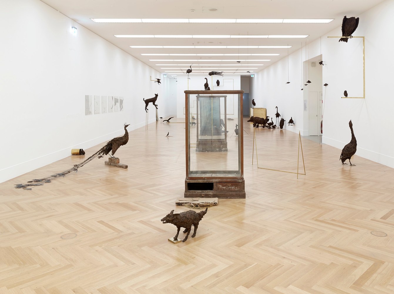 vista de instalaci&amp;oacute;n, poisoned by men in need of some love, bundeskunsthalle, bonn, 2015