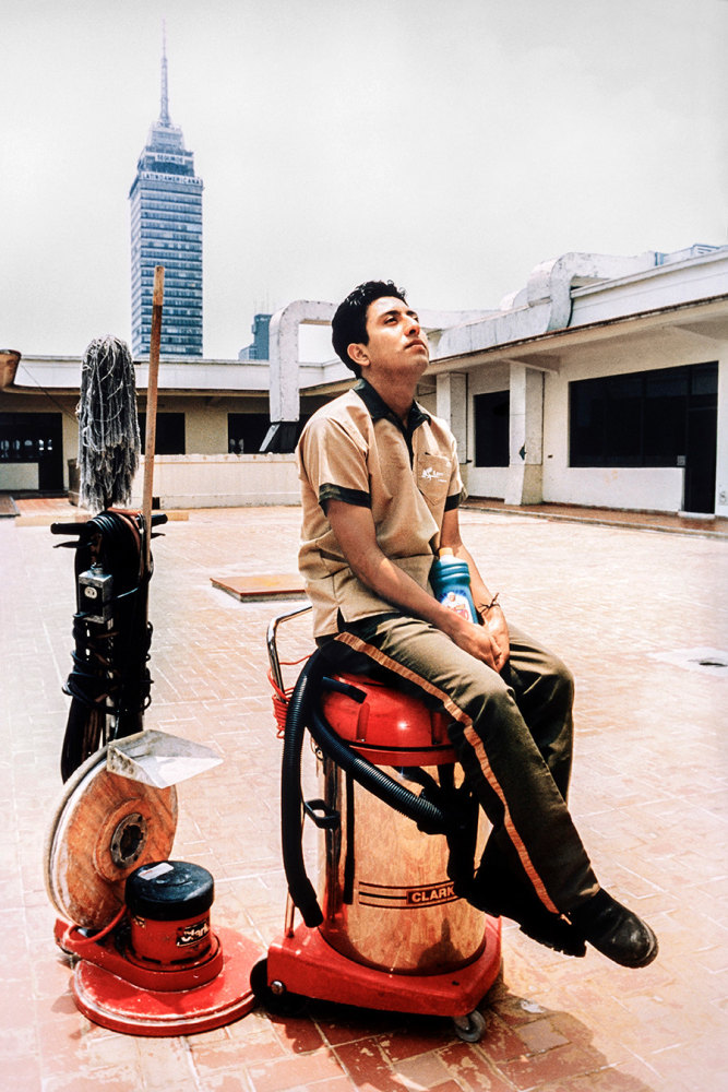 empleado del mes #7, 1998 impresi&amp;oacute;n digital 55.12 x 36.85 in.