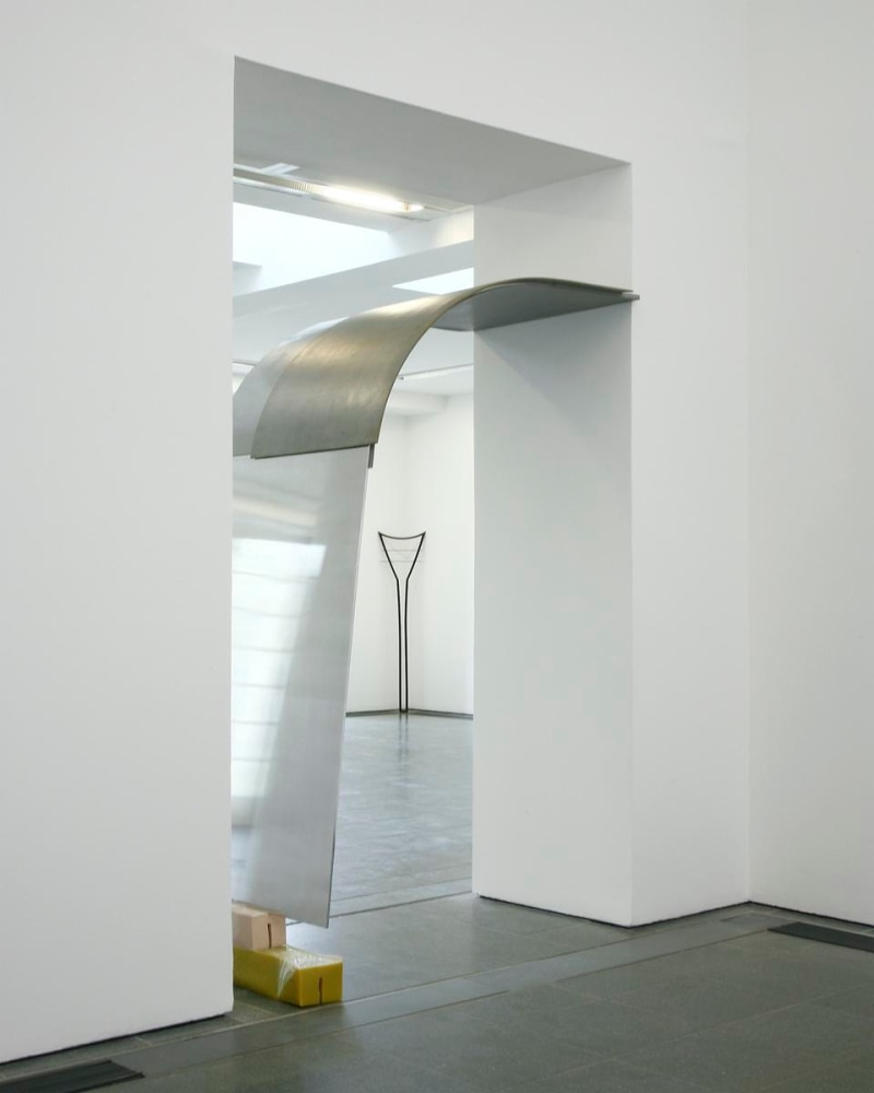 londoner türsteher (london bouncer),&amp;nbsp;2010
polished aluminium, rubber

&amp;nbsp;

86.61 x 43.41 x 25.59 in.

&amp;nbsp;