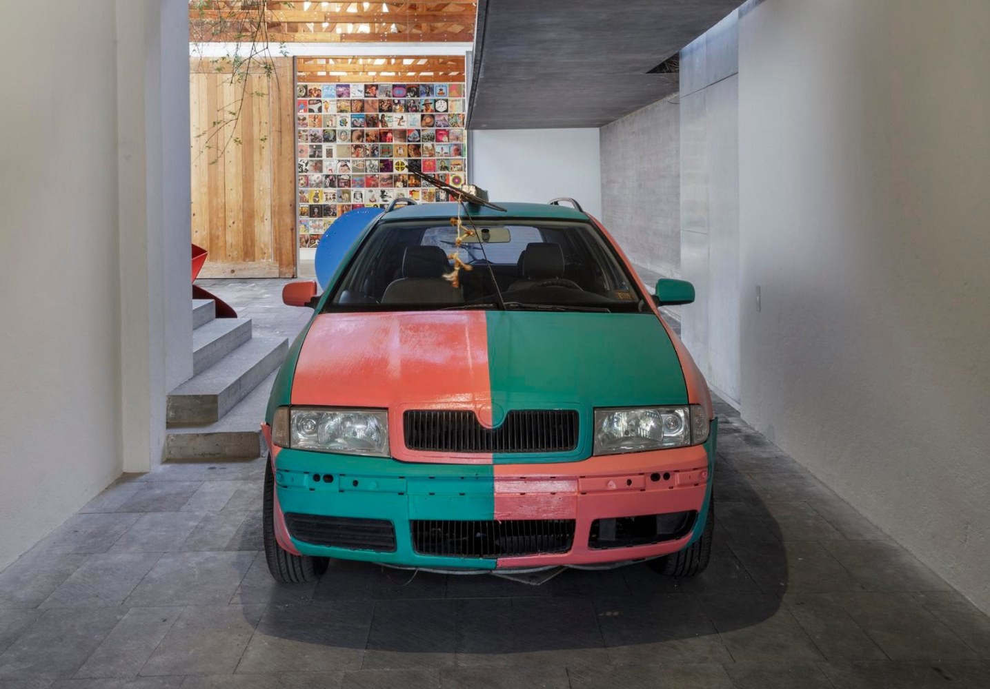 	abraham cruzvillegas	autoconfusi&amp;oacute;n, 2015	installation view of&amp;nbsp;xyla&amp;ntilde;ynu. taller de los viernes, kurimanzutto, mexico city, 2016	&amp;nbsp;