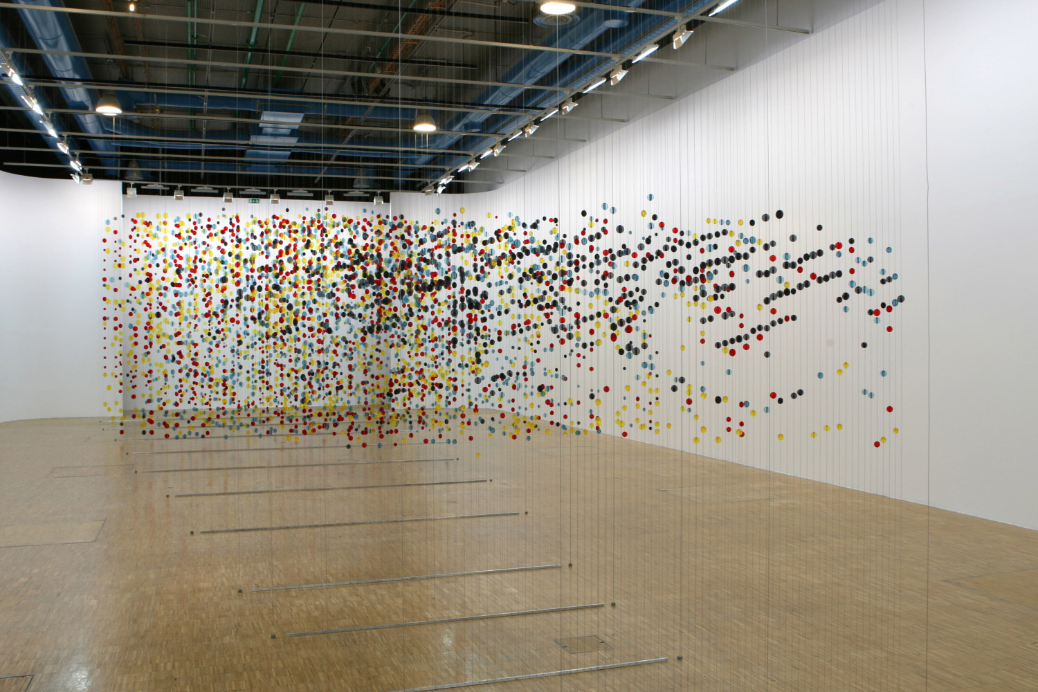 campo de visi&amp;oacute;n / champ de vision, 2008

spyhole and five thousand acrylic colored round plaques (red, yellow, blue, gray) hanging by steel wire

472.44 x 196.85 x 196.85 in.