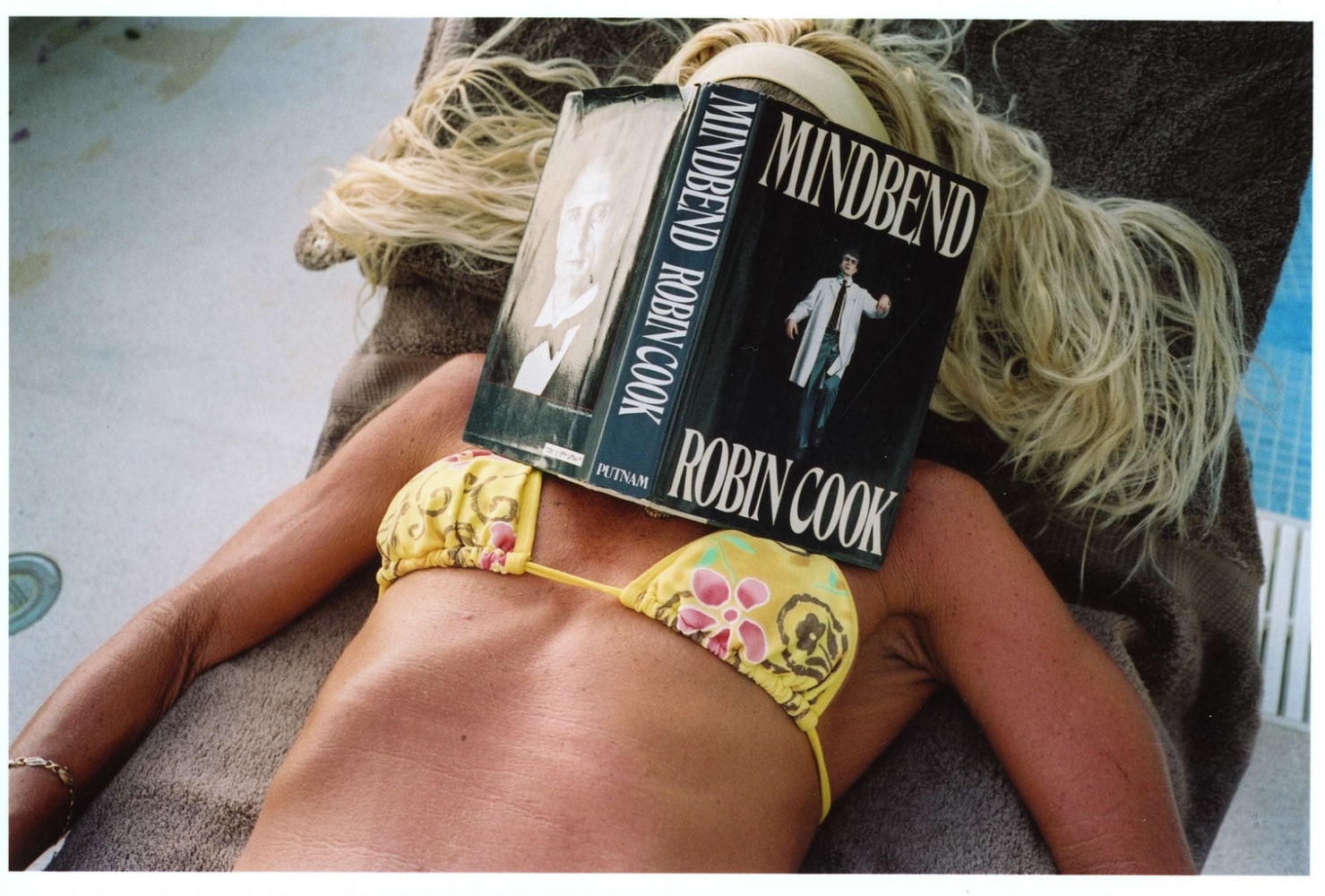 best-seller (mindbend), 2009 impresi&amp;oacute;n digital 44.88 x 67.72 in.