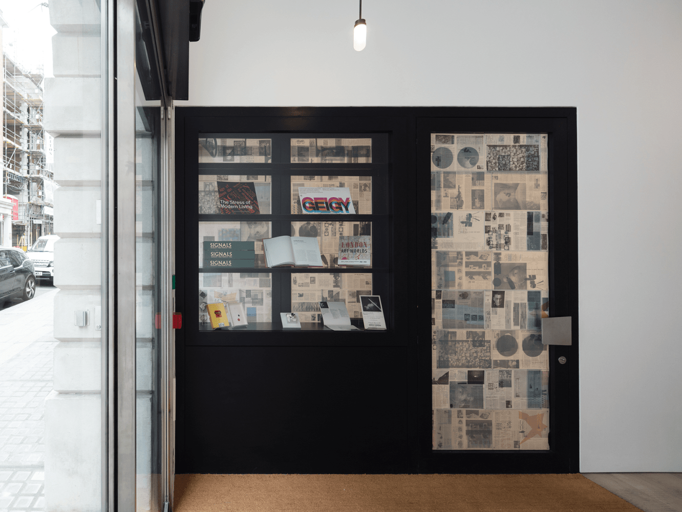 signals: if you like i shall grow, kurimanzutto presentada por thomas dane gallery, londres, 2018