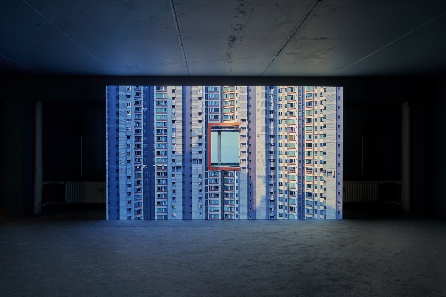 from its mouth came a river of high-end residential appliances, 2018. vista de instalaci&amp;oacute;n de&amp;nbsp;horizontal vertigo,&amp;nbsp;julia stoschek foundation, berl&amp;iacute;n, 2019