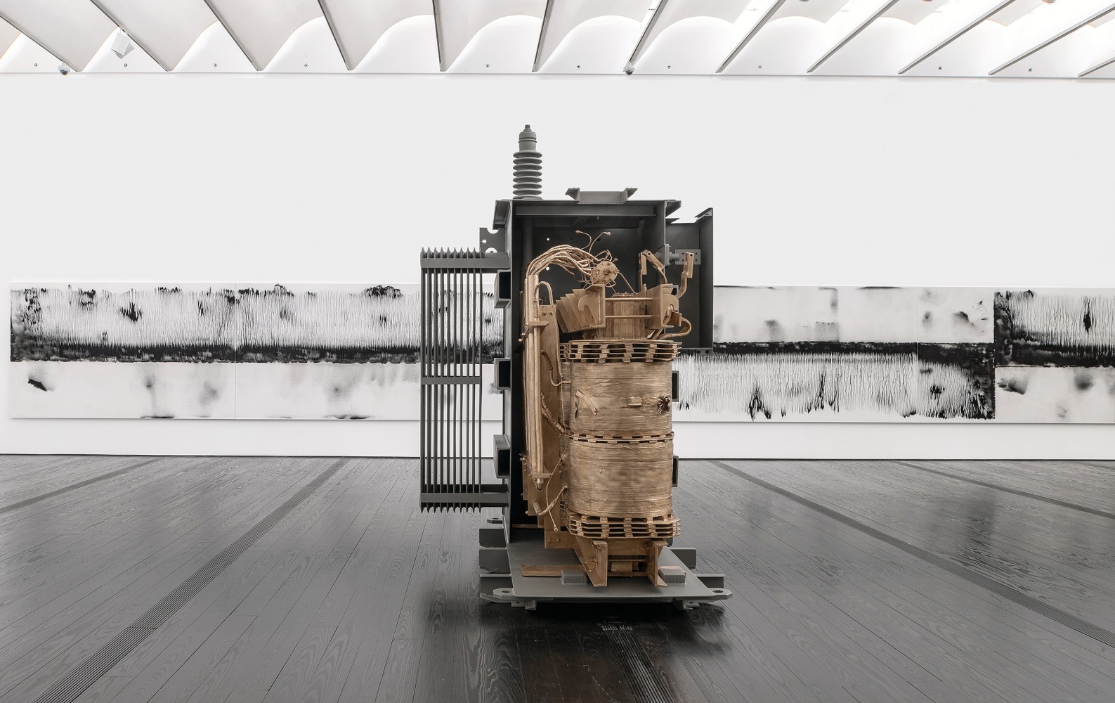 blackout, 2020. transformador de energ&amp;iacute;a, bronce, electricidad, vocalistas