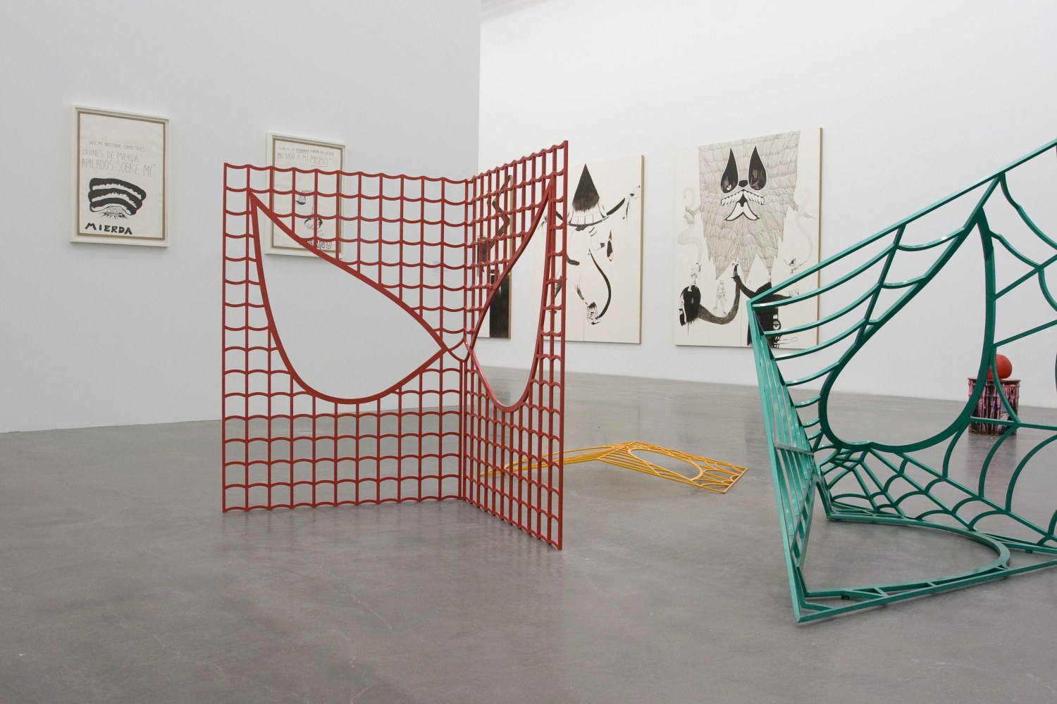 Vista de instalaci&amp;oacute;n de&amp;nbsp;Double Album: Daniel Guzm&amp;aacute;n and Steven Shearer,&amp;nbsp;New Museum, Nueva York, 2008