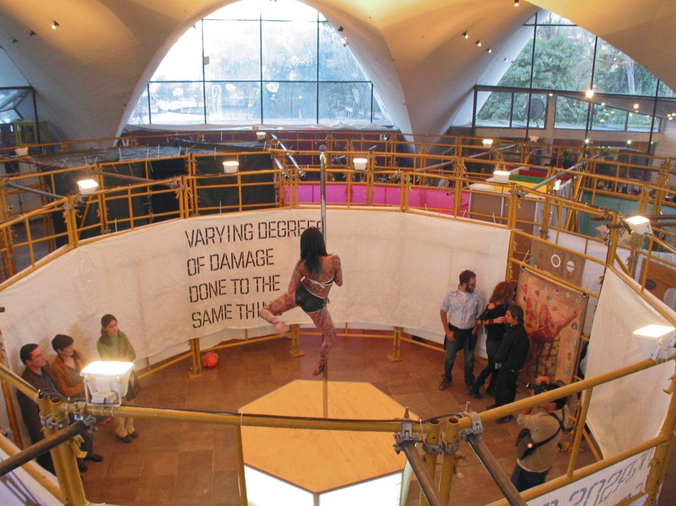 	elephant juice, sexo entre amigos, lawrence weiner, rirkrit tiravanija, dr. lakra, restaurante los manantiales, xochimilco, ciudad de m&amp;eacute;xico, 2003