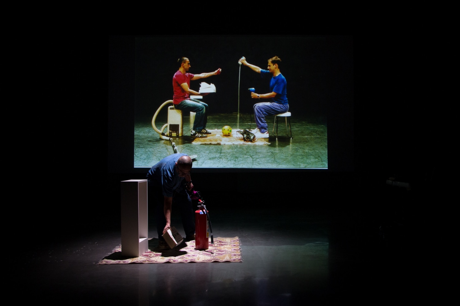 abraham cruzvillegas en&amp;nbsp;j&amp;eacute;r&amp;ocirc;me bel,&amp;nbsp;kurimanzutto, ciudad de m&amp;eacute;xico, 2023