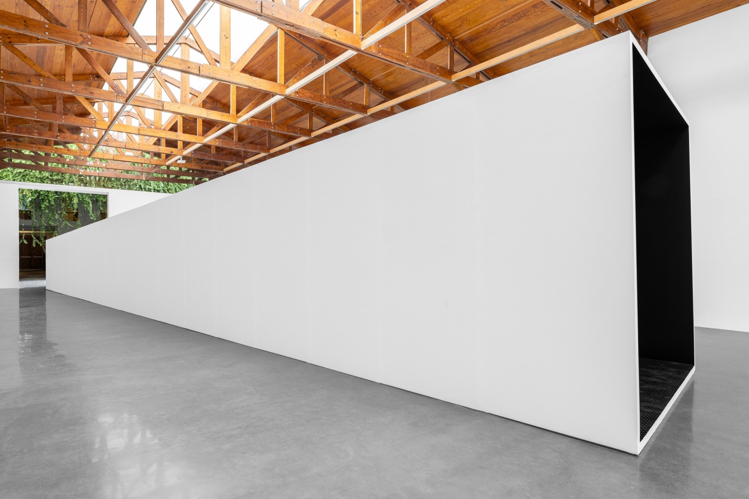 installation view marta minuj&amp;iacute;n: to live in art, kurimanzutto mexico city, 2025. photo: gerardo landa &amp;amp; eduardo lópez


&amp;nbsp;
