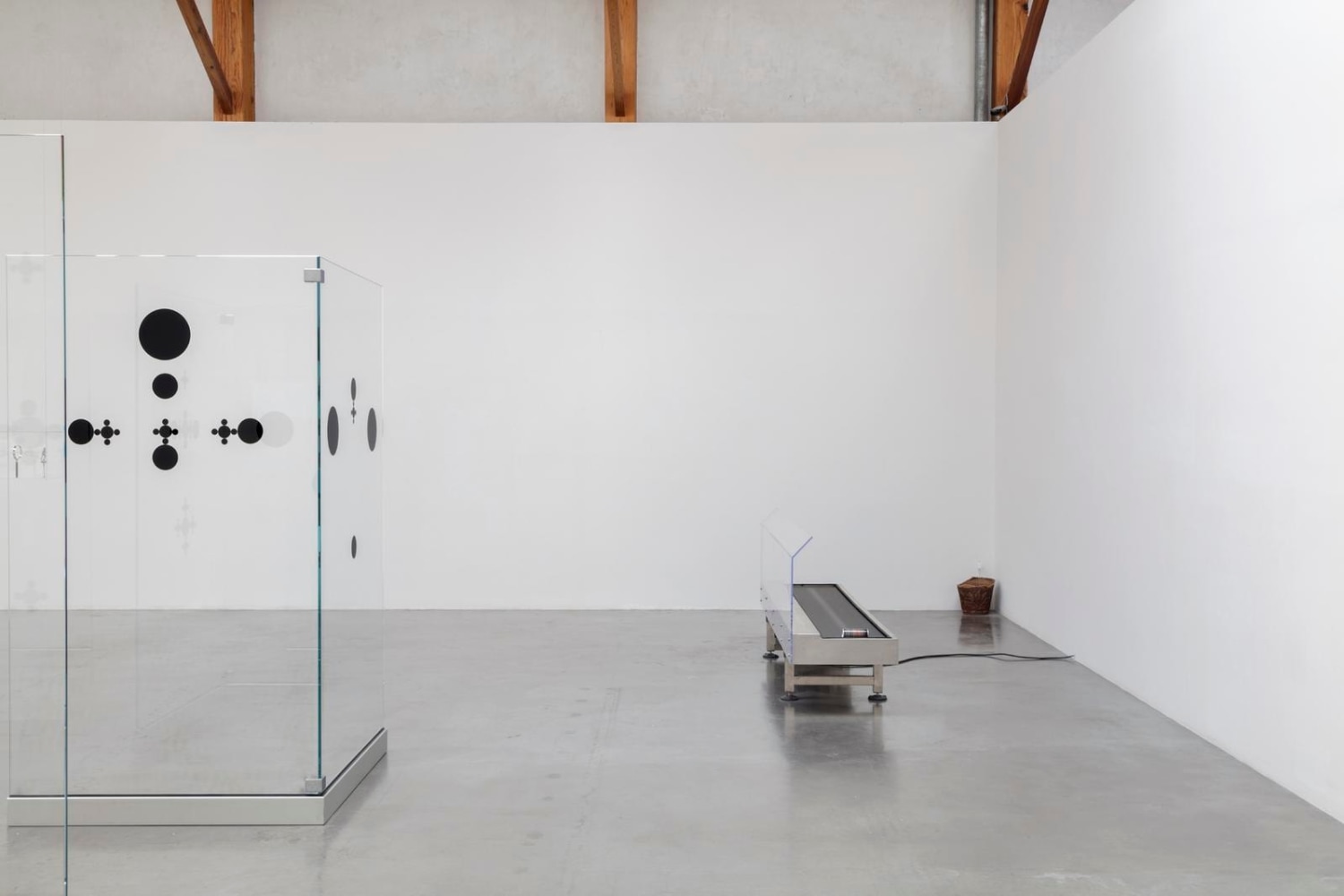 	installation view of&amp;nbsp;xyla&amp;ntilde;ynu. taller de los viernes, kurimanzutto, mexico city, 2016	&amp;nbsp;