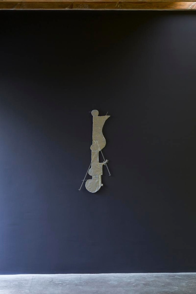 	todo bosque locamente enamorado de la luna tiene una autopista que lo cruza de un lado a otro, kurimanzutto, ciudad de m&amp;eacute;xico, 2016