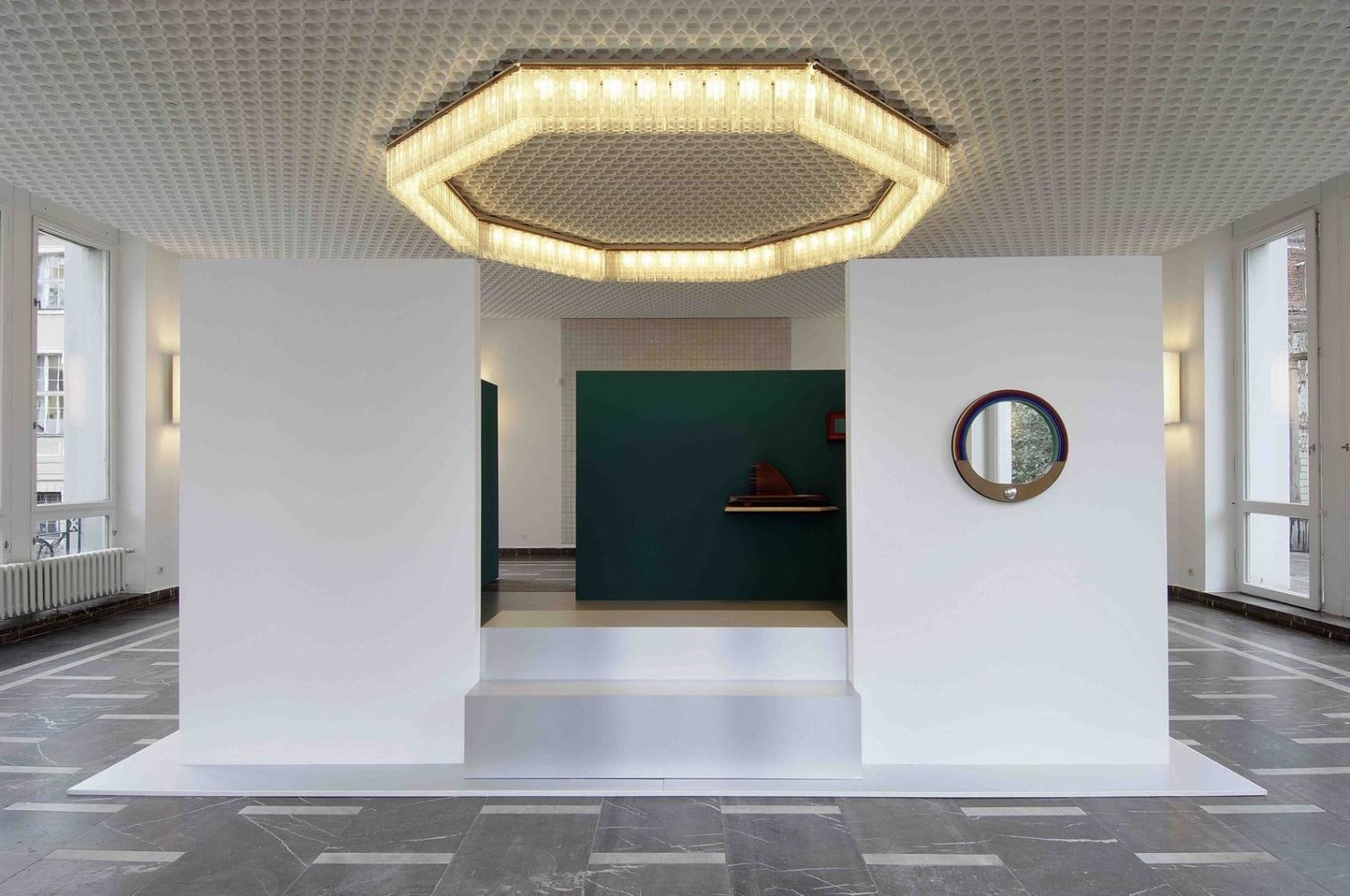 la lampe dans l&amp;rsquo;horloge, 2008
concept and collaboration: nairy baghramiann / janette laverri&amp;egrave;re
installation view at the 5th berlin biennale, germany, 2008

&amp;nbsp;

&amp;nbsp;