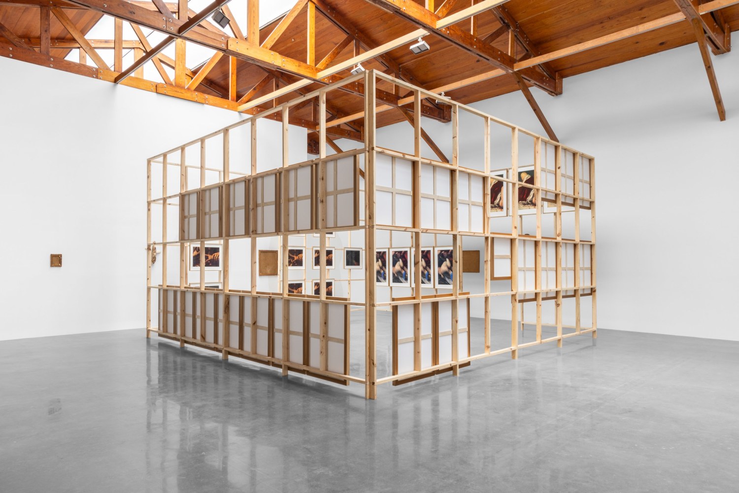 vista de instalaci&amp;oacute;n&amp;nbsp;danh vo, kurimanzutto ciudad de m&amp;eacute;xico, 2024. foto: gerardo&amp;nbsp;landa - eduardo lopez (glr estudio)