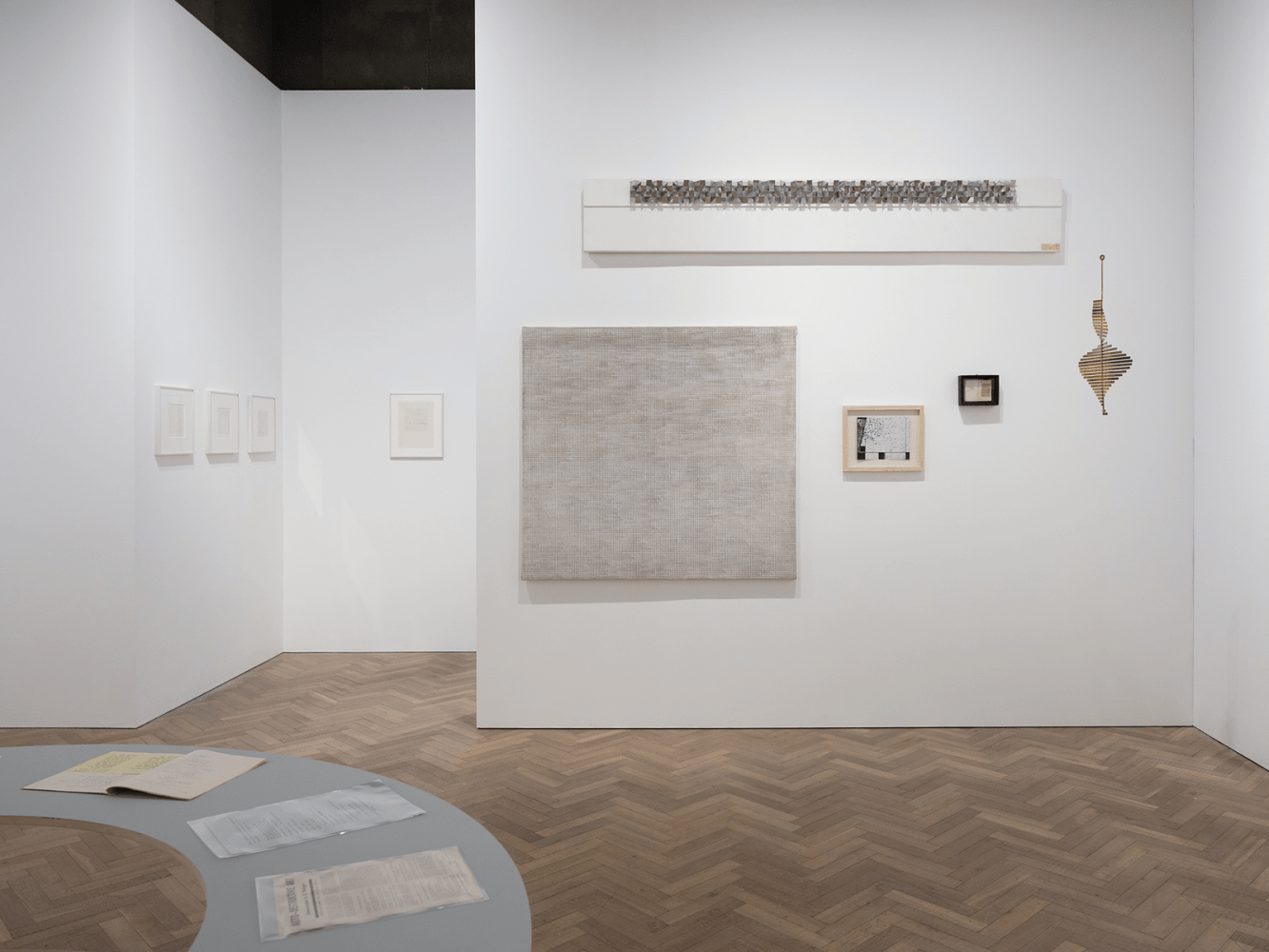 signals: if you like i shall grow, kurimanzutto presentada por thomas dane gallery, londres, 2018