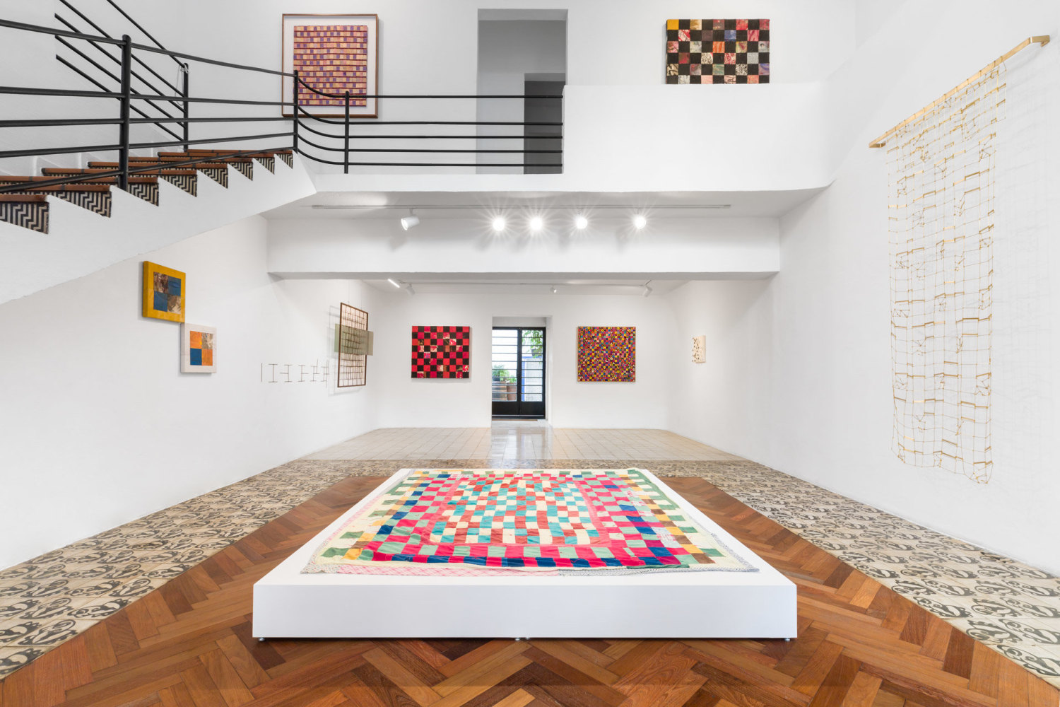 vista de instalaci&amp;oacute;n oscar murillo: check mate(s) en casa sp arte, sao paulo, 2024