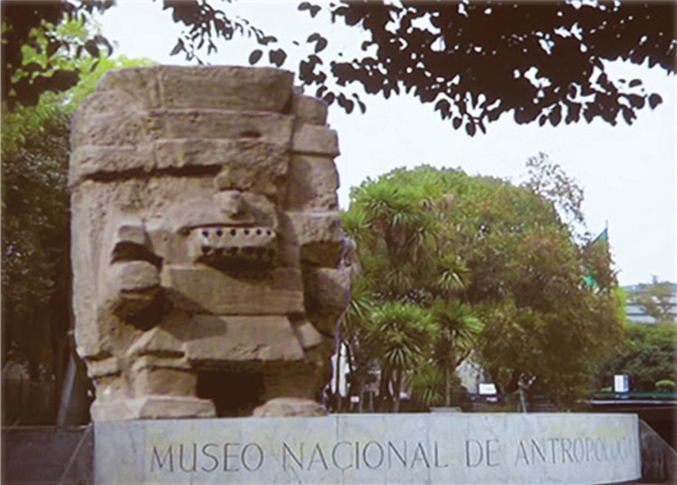 foto fija de explosivos (monolito de coatlinch&amp;aacute;n), 2012

proyecci&amp;oacute;n de video

10 min

&amp;nbsp;

&amp;nbsp;