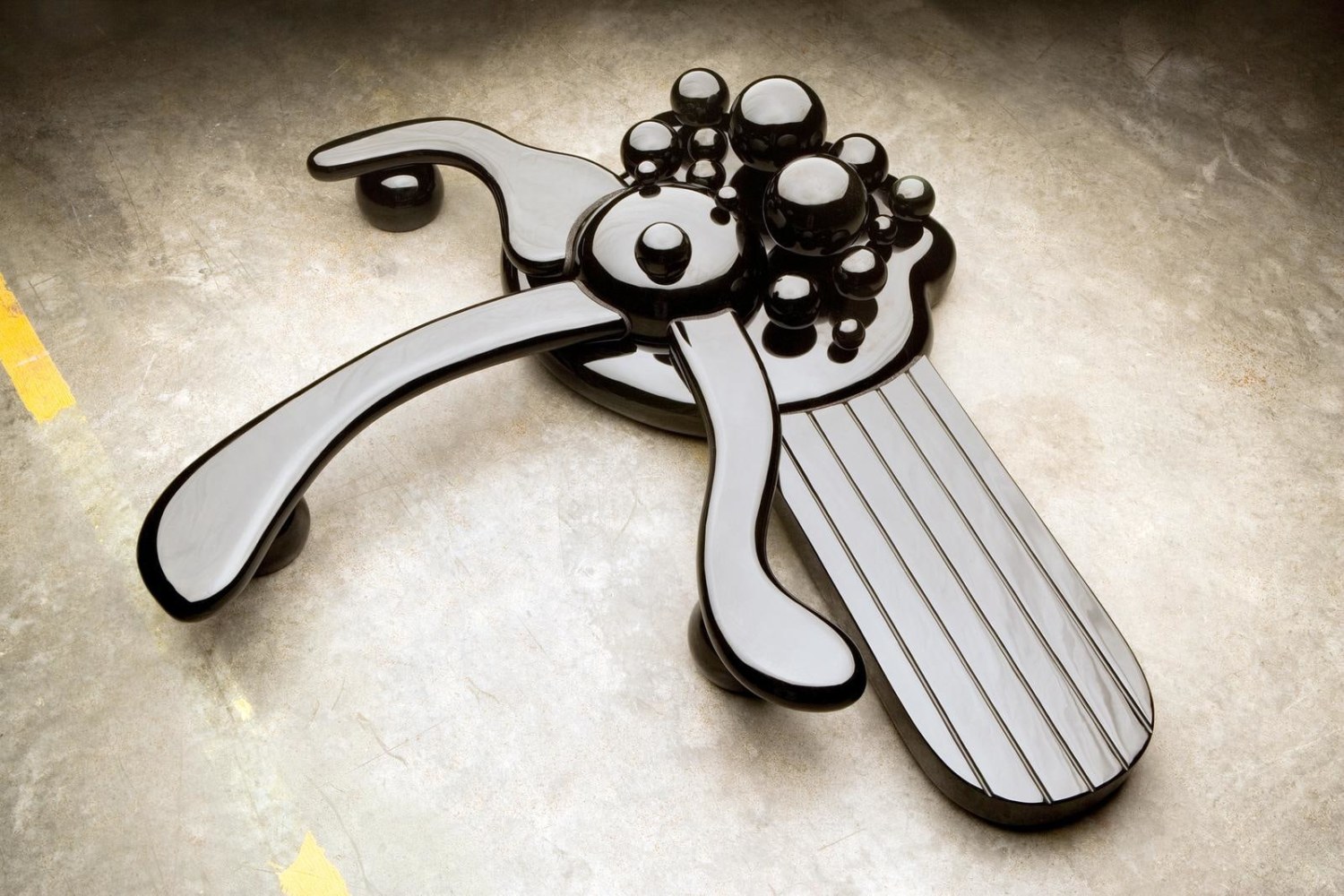 tr&amp;eacute;bol volc&amp;aacute;nico, 2006

obsidian

10.63 x 51.18 x 43.31 in.

&amp;nbsp;