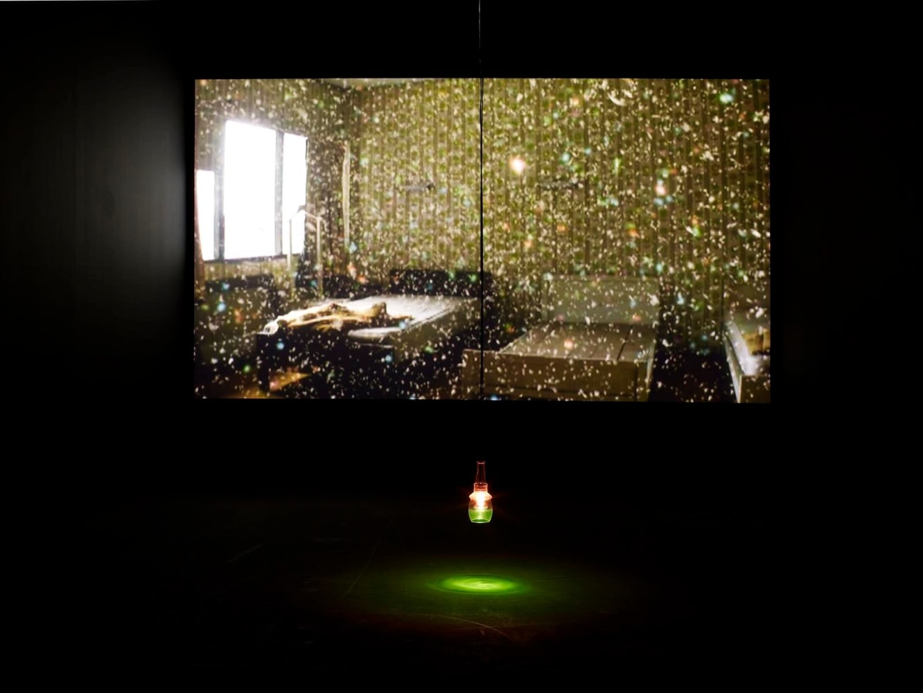 emerald (morakot), thailand / japan 2007

cinema version and single screen installation, digital, 16:9, dolby 5.1, color

11:50 min (looped)

&amp;nbsp;

&amp;nbsp;