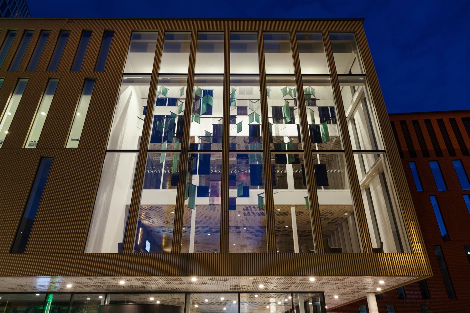 dispersed three in live conjunction &amp;ndash; middling mountainous curtain, 2015

aluminum venetian blinds, aluminum hanging structure, powder coating, steel wire

309.45 x 448.82 x 31.5 in.

installation view, malm&amp;ouml;&amp;nbsp;live, sweden, 2015