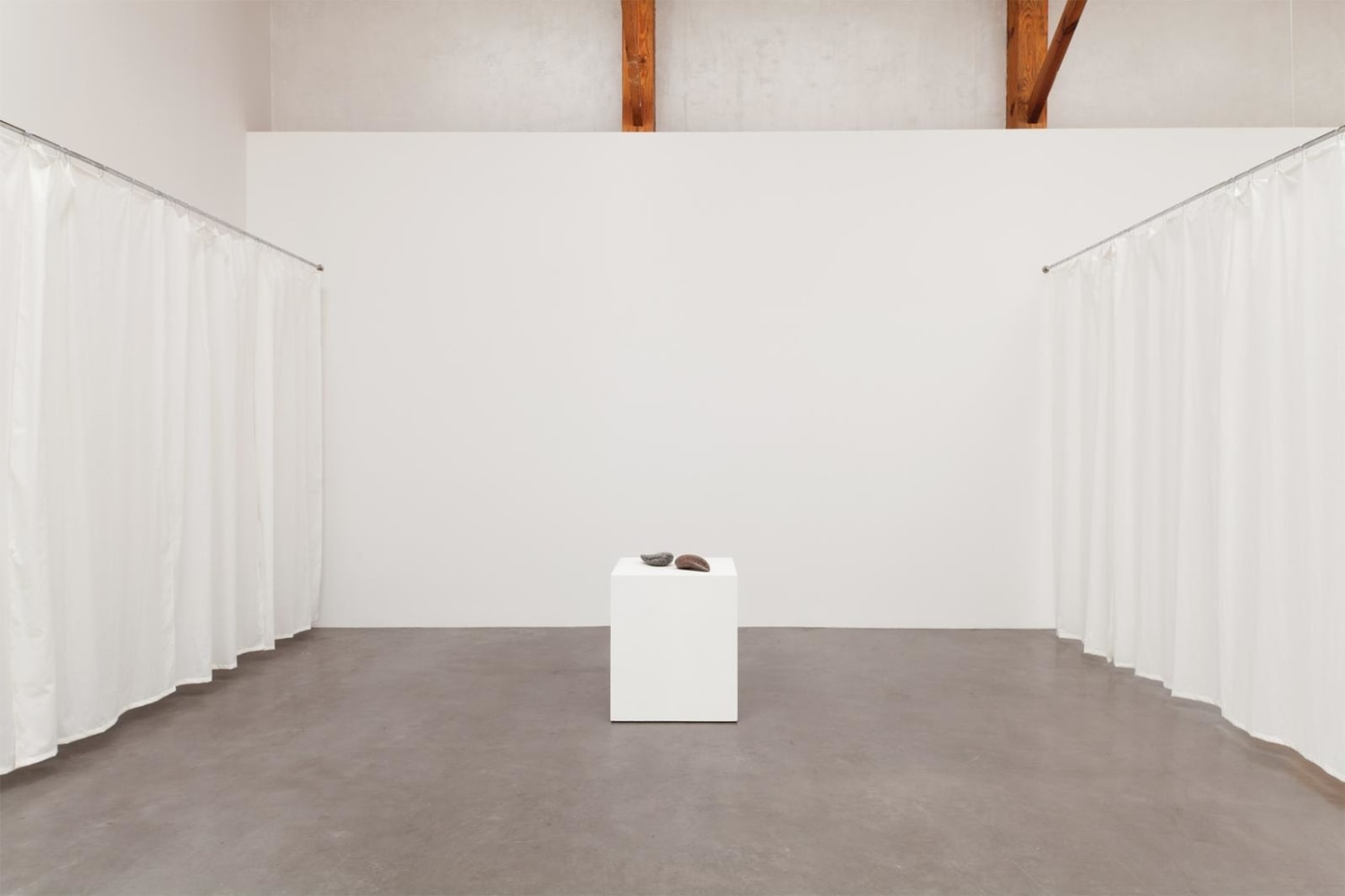 	varios y diversos, kurimanzutto, ciudad de m&amp;eacute;xico, 2013