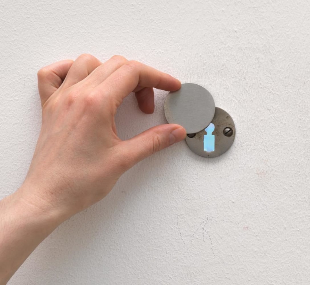 keyhole, 2012
installation
1.57 x 1.57 x .28 in
installation deutsche guggenheim, berlin

&amp;nbsp;

&amp;nbsp;

&amp;nbsp;