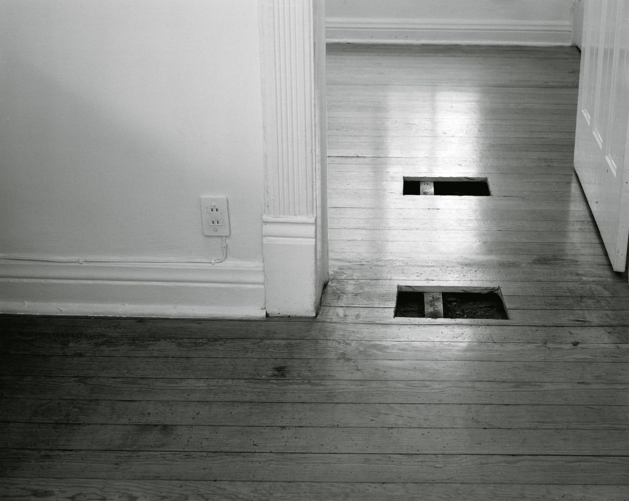 fifteen squeaks less, 2004

silver gelatin print (set of seven)

4.53 x 5.91 in.

&amp;nbsp;

&amp;nbsp;