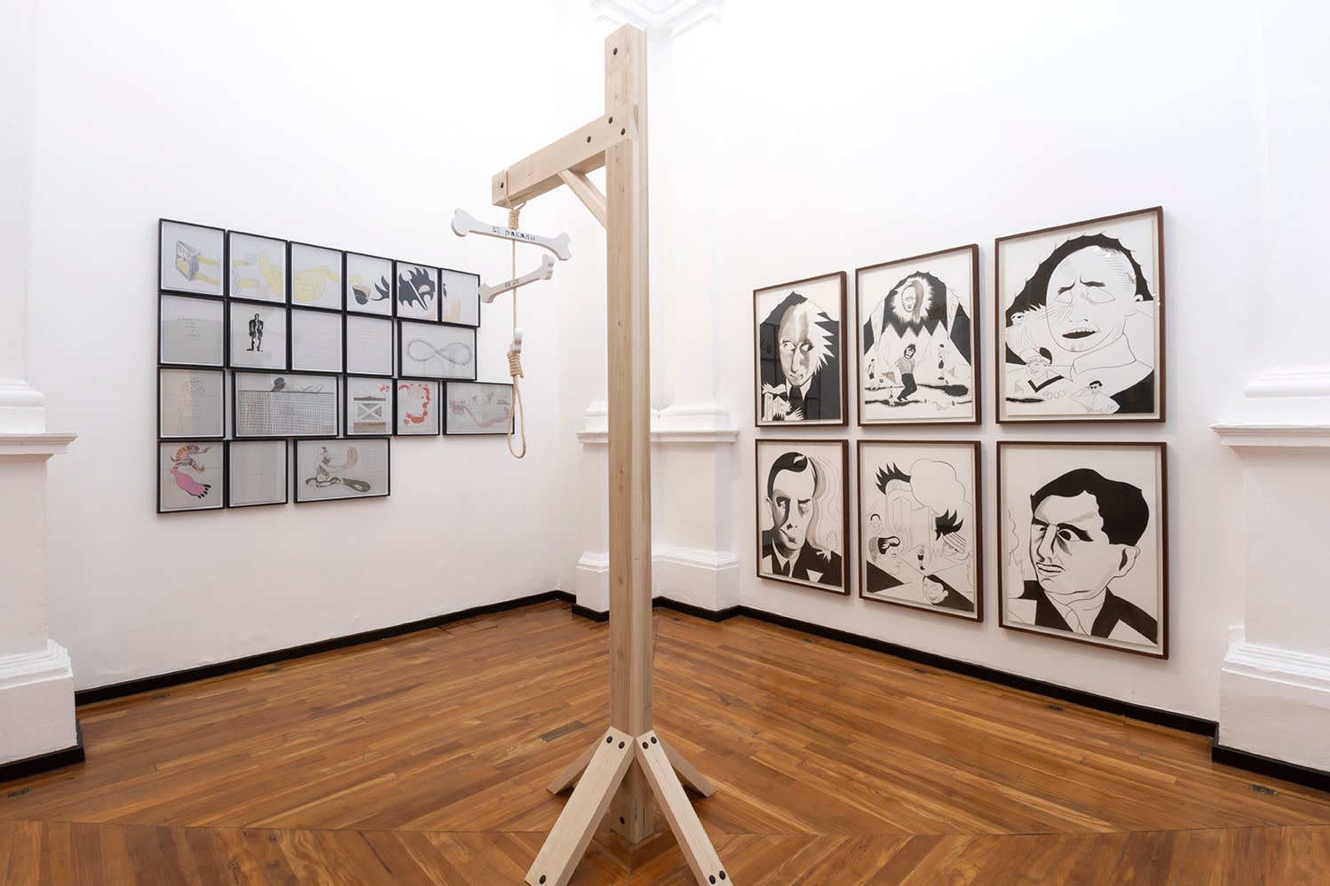 Vista de instalaci&amp;oacute;n de&amp;nbsp;The Man Who Should Be Dead. The Future Battle, Museo Caba&amp;ntilde;as, Guadalajara, M&amp;eacute;xico, 2022