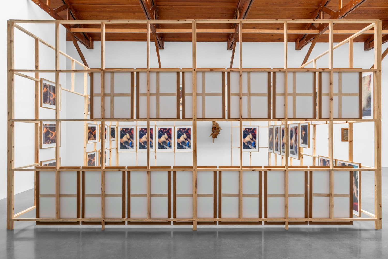 vista de instalaci&amp;oacute;n&amp;nbsp;danh vo, kurimanzutto ciudad de m&amp;eacute;xico, 2024. foto: gerardo&amp;nbsp;landa - eduardo lopez (glr estudio)