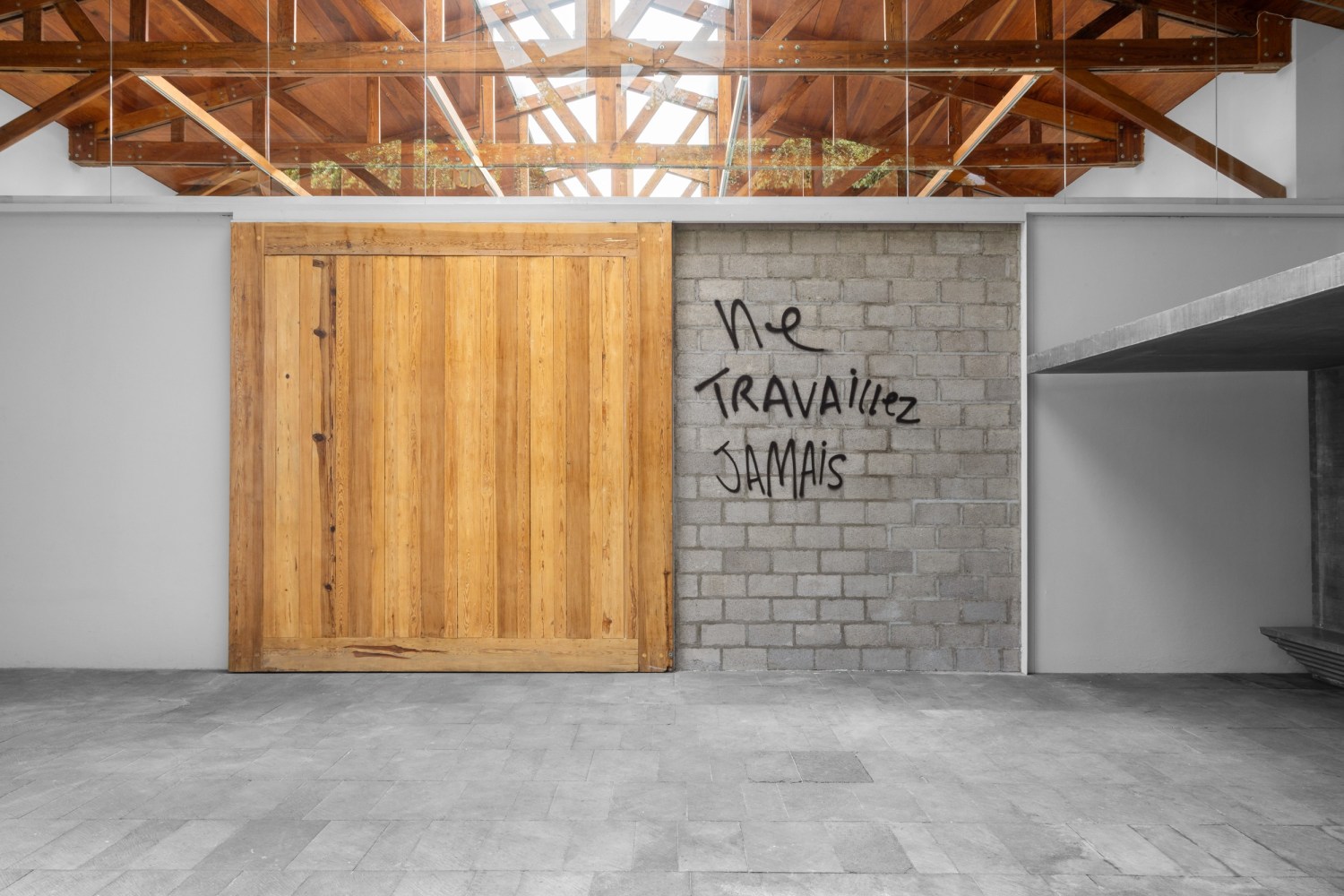 vista de instalaci&amp;oacute;n&amp;nbsp;danh vo, kurimanzutto ciudad de m&amp;eacute;xico, 2024. foto: gerardo&amp;nbsp;landa - eduardo lopez (glr estudio)