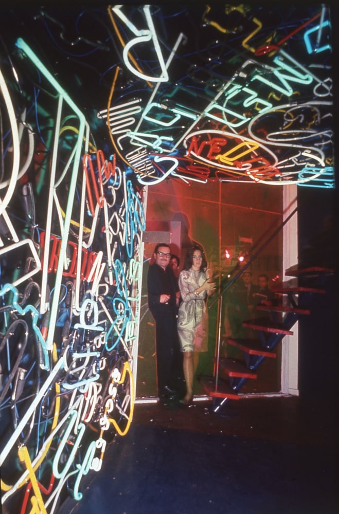 view of la menesunda. sixteen multisensorial and multimedia environments organized by minuj&amp;iacute;n and rub&amp;eacute;n santanton&amp;iacute;n, di tella, buenos aires, may 1965. &amp;copy; marta minuj&amp;iacute;n