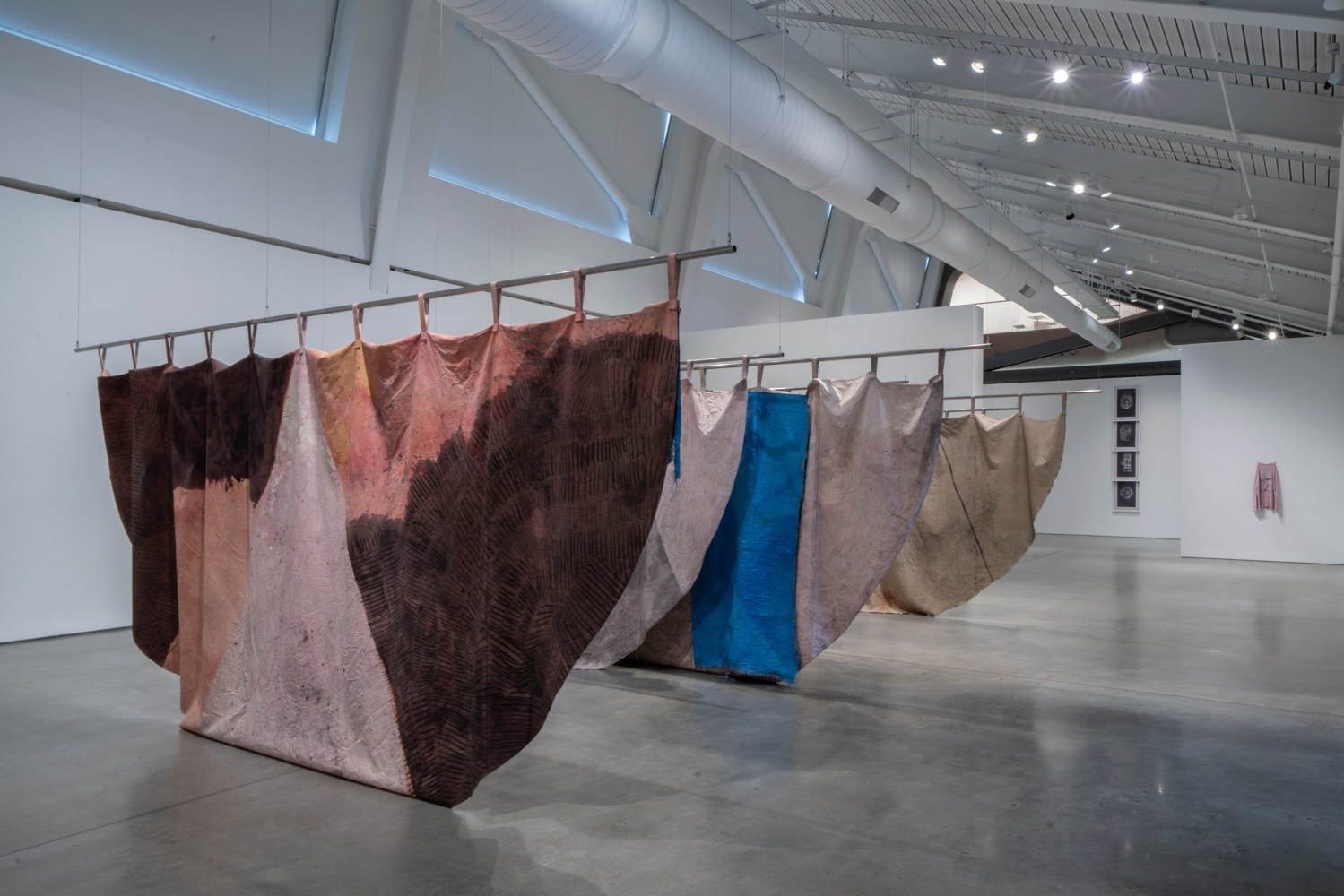 installation view duane linklater:&amp;nbsp;mymothersside, berkeley art museum and pacific film archive (bampfa), 2023. photo: whit forrester