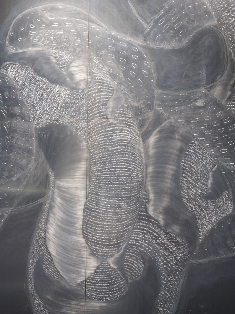 vista de instalaci&amp;oacute;n de&amp;nbsp;lipid muse&amp;nbsp;(2024) en&amp;nbsp;stranieri ovunque &amp;ndash; foreigners everywhere, 60va exposici&amp;oacute;n internacional de arte de la biennale di venezia, giardini and arsenale 2024. foto: nick ash