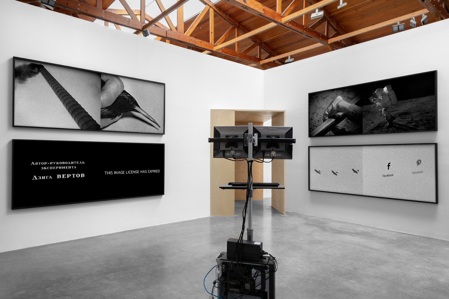 daniela rossell &amp;amp; galen jackson,&amp;nbsp;computer with an internet connection&amp;nbsp;in&amp;nbsp;siembra (sowing), kurimanzutto, mexico city, 2020