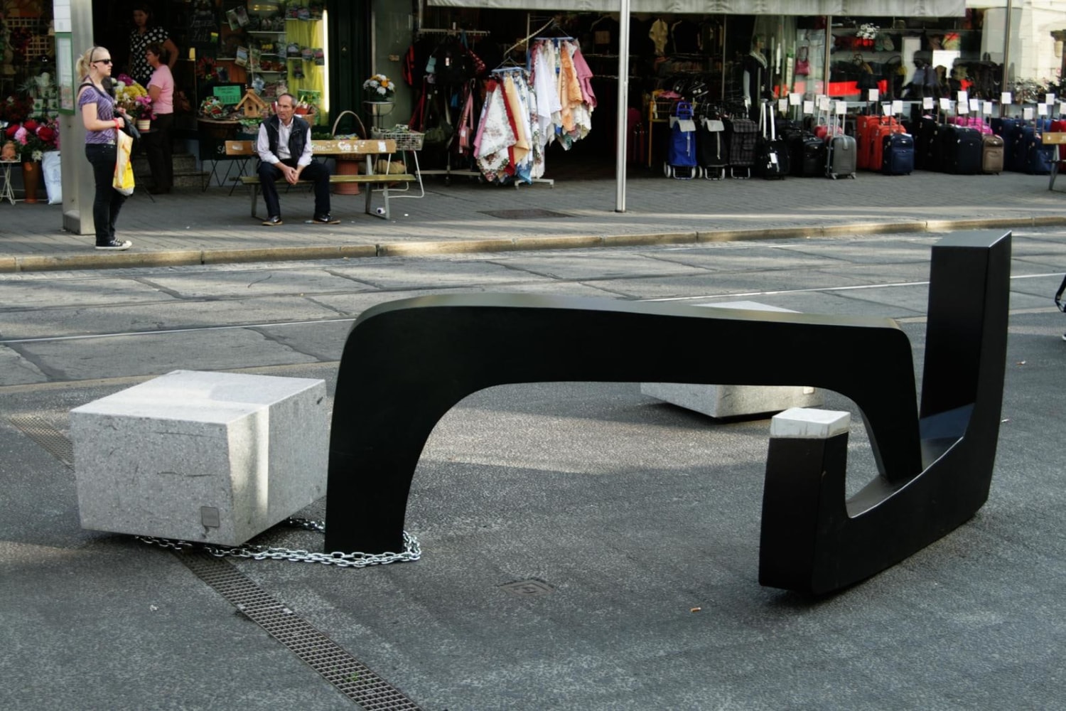 aufbauhelfer (construction helper), 2009

painted steel, concrete, rubber

installation view of monument and utopie,&amp;nbsp;steirischer herbst, graz, austria, 2009

&amp;nbsp;