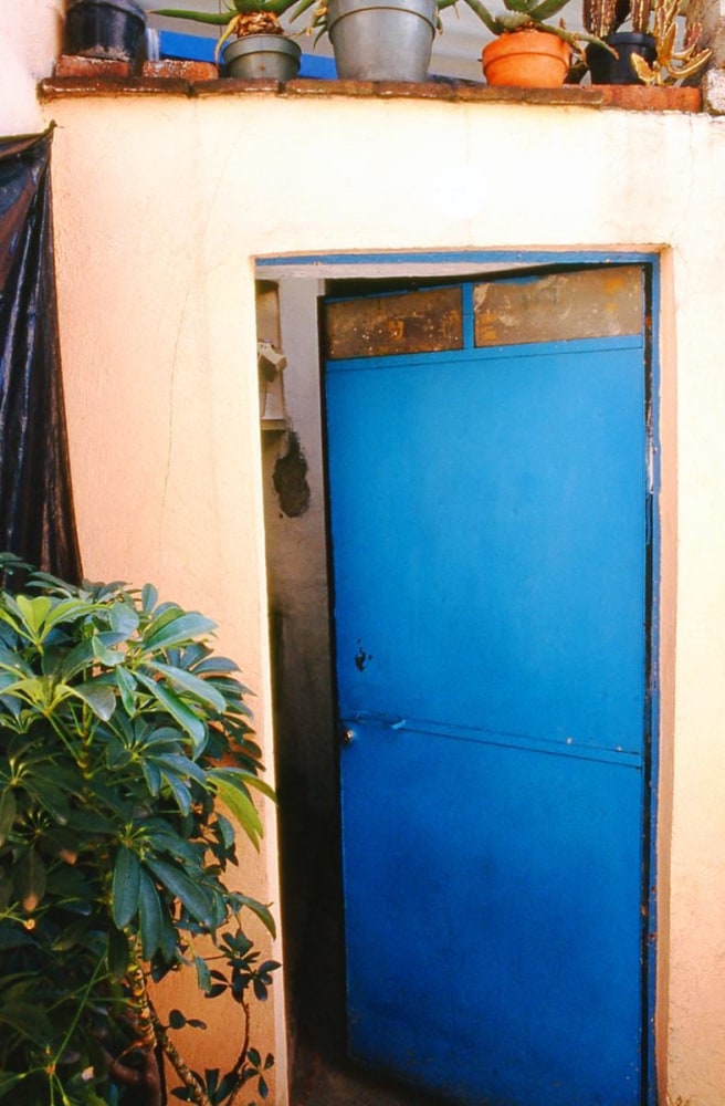 	sleeping on the roof, carlos b. zetina 127, ciudad de m&amp;eacute;xico, 2002