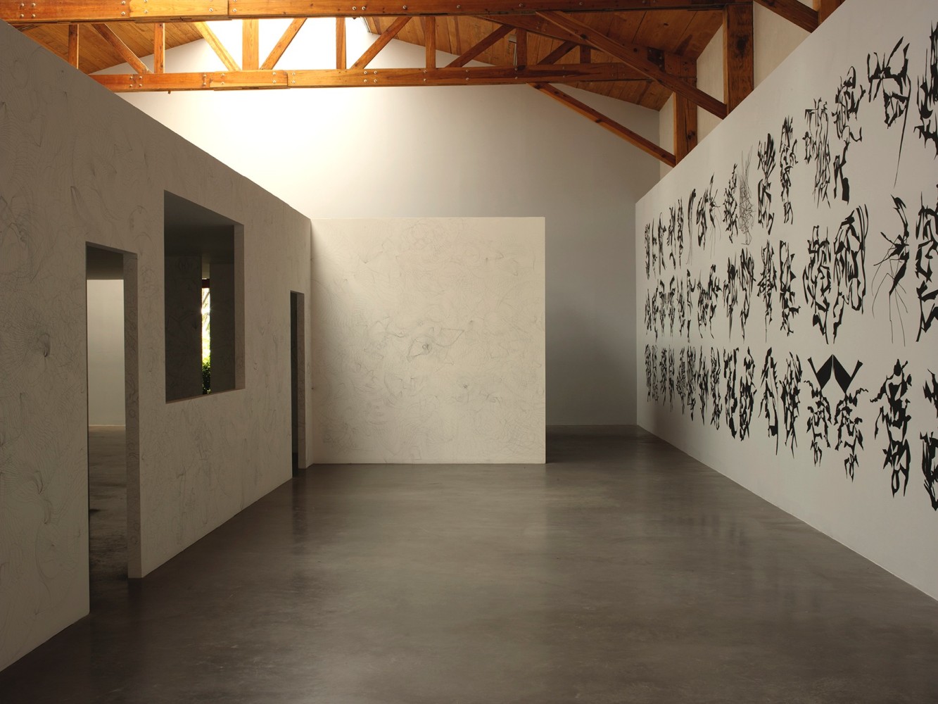 Vista de instalaci&amp;oacute;n de&amp;nbsp;El estudio por la ventana, kurimanzutto, Ciudad de M&amp;eacute;xico, 2010