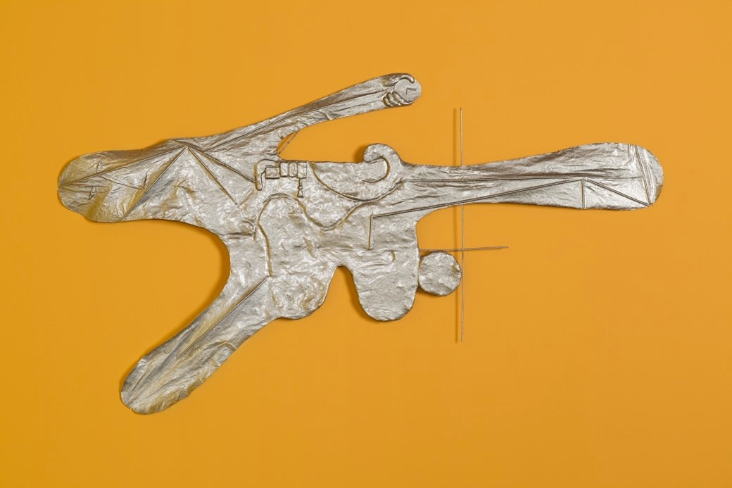 	todo bosque locamente enamorado de la luna tiene una autopista que lo cruza de un lado a otro, kurimanzutto, ciudad de m&amp;eacute;xico, 2016